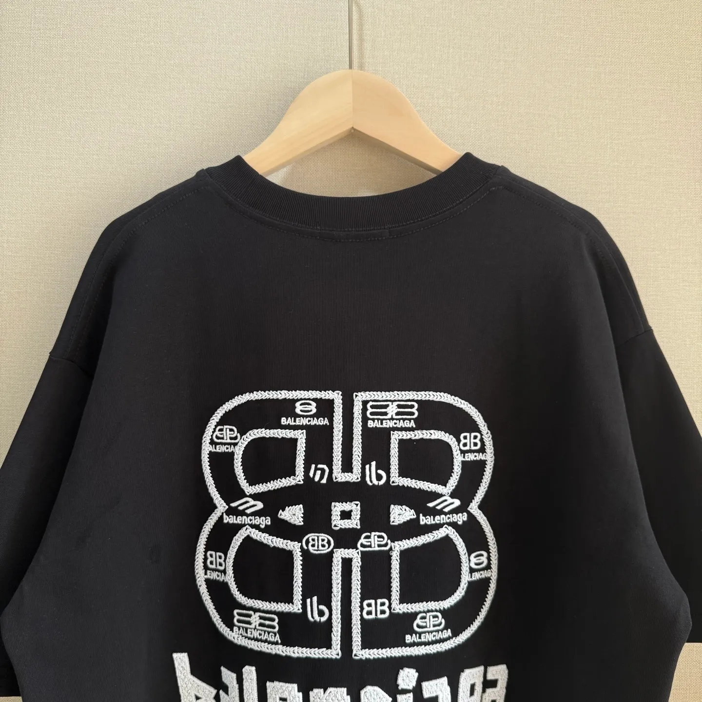 TM 1046 BALENCIAGA ：295 32 ： Hot Sale os 200 ：White Black Size：S M L XL